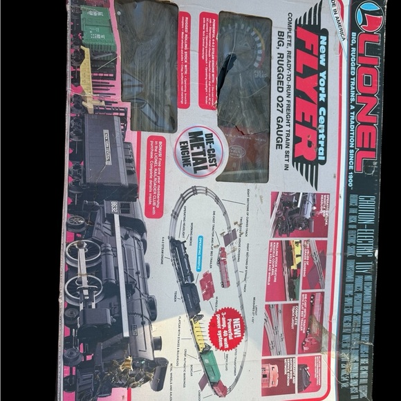 Lionel New York Central Flyer Train Set - Black and Red - Picture 3 of 13
